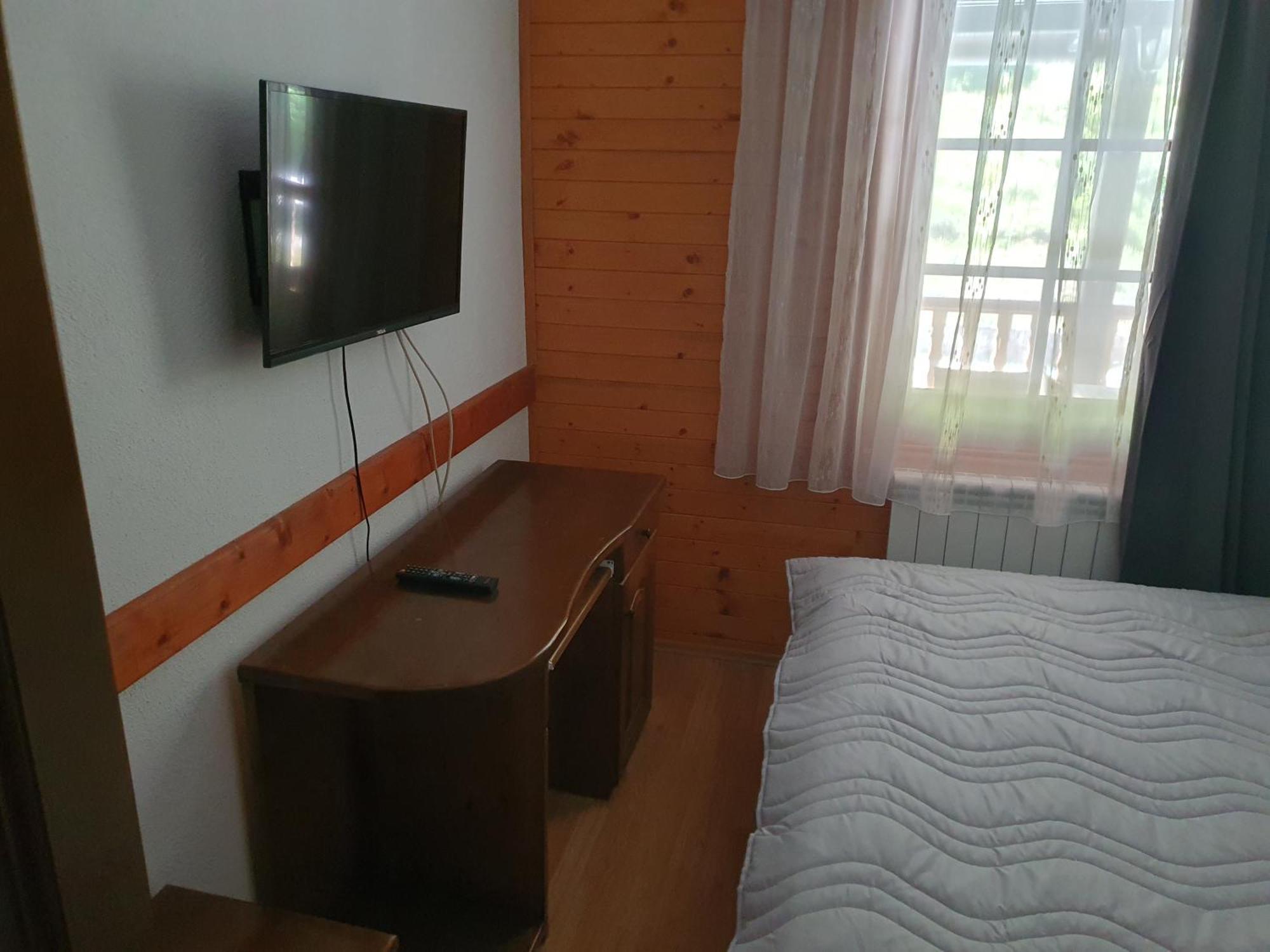 ベラネ Etno Selo Vrelo & Campingゲストハウス エクステリア 写真