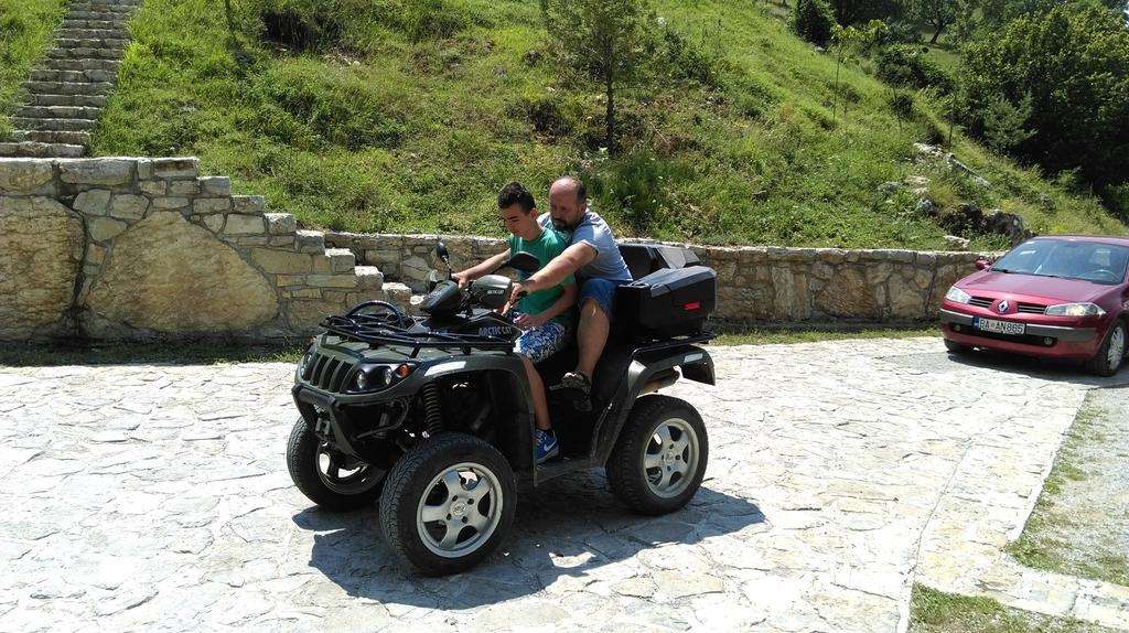 ベラネ Etno Selo Vrelo & Campingゲストハウス エクステリア 写真